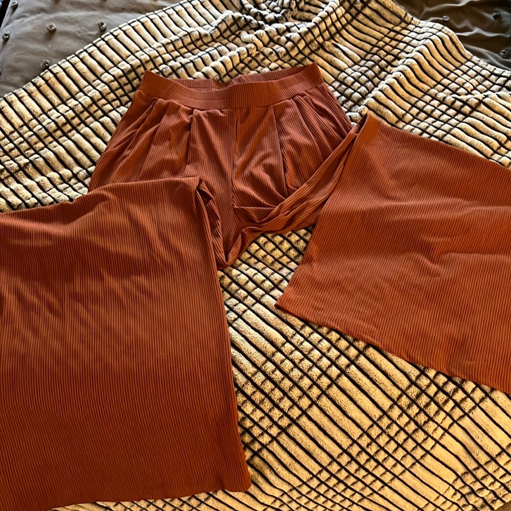 Women’s Ribbed Wide-Leg Pants Set in Rust